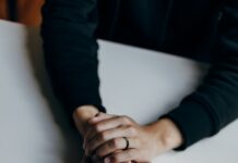 사회적지지가 주는 정신 건강 증진 person in black long sleeve shirt holding babys feet