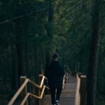‘번아웃’ 막고 건강 챙기기…직장인들이 주목하는 일상 속 작은 변화들 man walking near trees