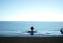 일상에 스며드는 웰니스 문화, 건강을 위한 작은 변화들이 주목받는다 woman in water pool