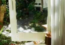 일상이 무거운 당신을 위한 만성피로 극복 트렌드와 실천법 Tea set arranged on a wooden tray by the window.